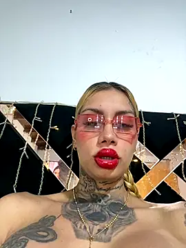 Snapshot of Zaratattoox chatting on 10-10-25, 08:04 Zaratattoox online show from 10-10-25, 08:04