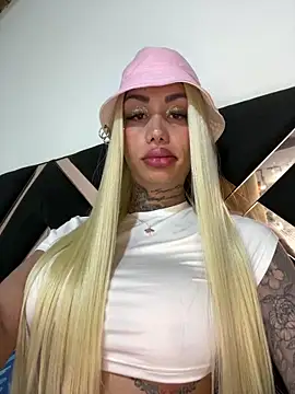 Snapshot of Zaratattoox chatting on 06-06-26, 11:37 Zaratattoox online show from 06-06-26, 11:37