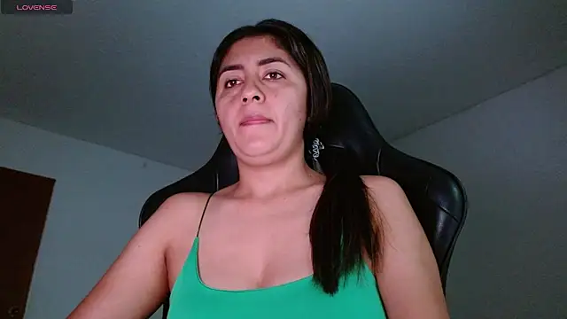Snapshot of danna_peterson1 chatting on 05-18-26, 08:13 danna peterson1 online show from 05-18-26, 08:13