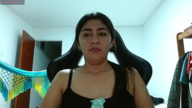 Snapshot of danna_peterson1 chatting on 07-11-26, 12:11 danna peterson1 online show from 07-11-26, 12:11