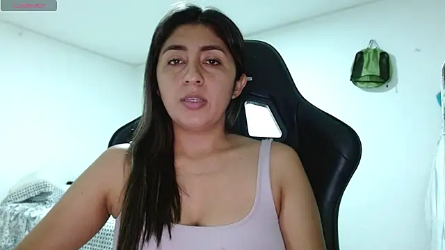 Snapshot of danna_peterson1 chatting on 05-17-26, 01:49 danna peterson1 online show from 05-17-26, 01:49