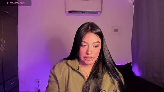 Snapshot of Mariana_Hasper_ chatting on 06-18-26, 06:24 Mariana Hasper online show from 06-18-26, 06:24
