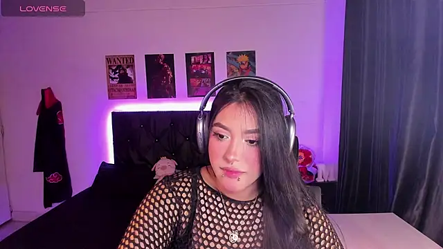 Mariana Hasper  online show from 10-19-25, 03:20