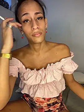 Snapshot of AlexaWarner chatting on 08-07-26, 11:22 AlexaWarner online show from 08-07-26, 11:22