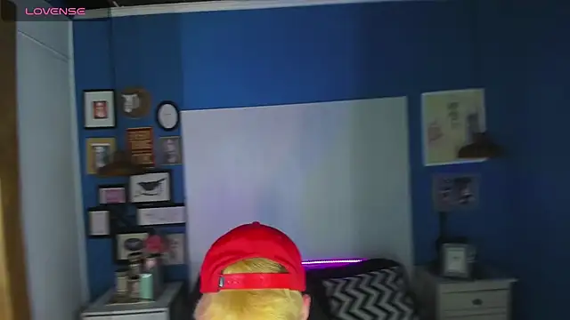 VladHellsing4 online show from 11-05-25, 01:47