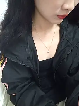 Snapshot of Lovely_kute chatting on 02-17-25, 02:06 Lovely kute online show from 02-17-25, 02:06