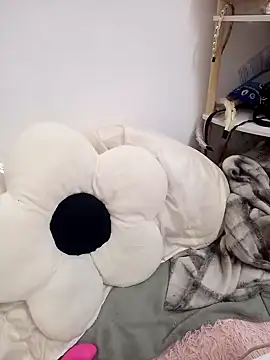 Snapshot of Lovely_kute chatting on 02-19-25, 03:49 Lovely kute online show from 02-19-25, 03:49
