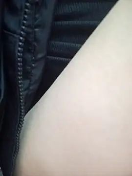 Snapshot of Lovely_kute chatting on 02-17-25, 11:11 Lovely kute online show from 02-17-25, 11:11