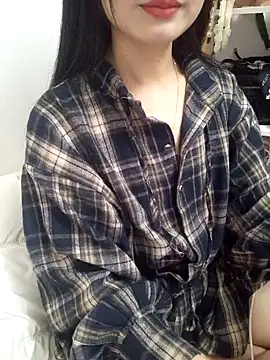Snapshot of Lovely_kute chatting on 03-02-25, 01:37 Lovely kute online show from 03-02-25, 01:37
