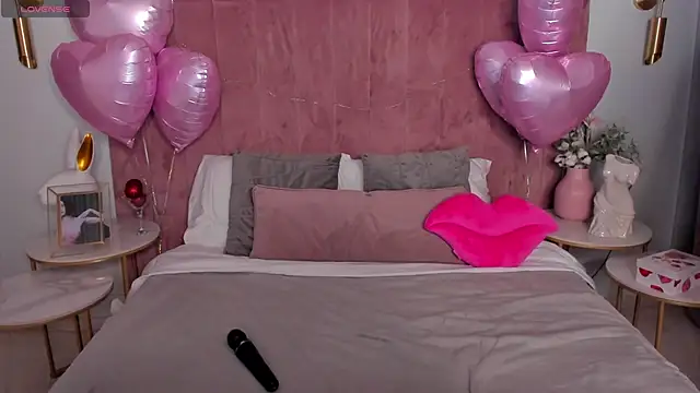 Snapshot of MilaVoxx chatting on 02-15-26, 05:41 MilaVoxx online show from 02-15-26, 05:41