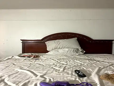 Snapshot of brooksgirth chatting on 10-31-25, 02:02 brooksgirth online show from 10-31-25, 02:02