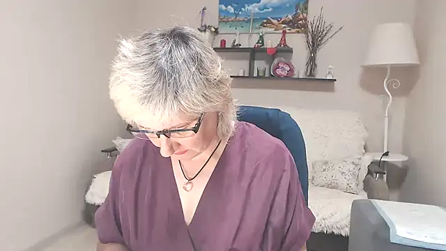 Snapshot of FleurMays chatting on 05-31-26, 04:07 FleurMays online show from 05-31-26, 04:07