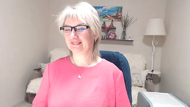 Snapshot of FleurMays chatting on 04-20-26, 04:37 FleurMays online show from 04-20-26, 04:37