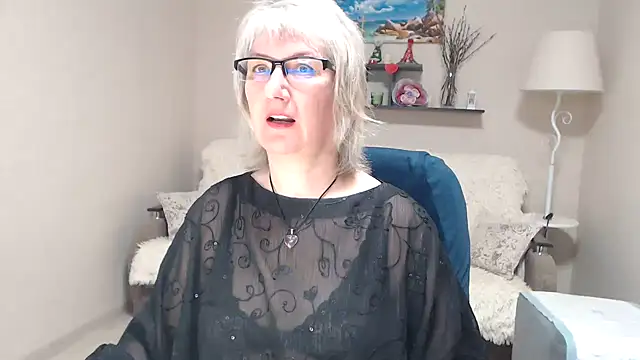 Snapshot of FleurMays chatting on 05-14-26, 02:52 FleurMays online show from 05-14-26, 02:52