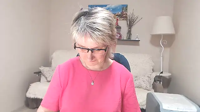 Snapshot of FleurMays chatting on 05-28-26, 03:58 FleurMays online show from 05-28-26, 03:58