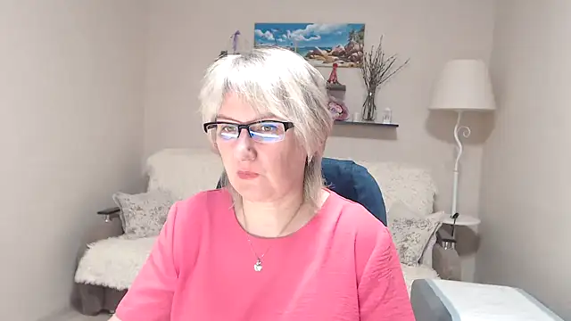 Snapshot of FleurMays chatting on 04-21-26, 04:41 FleurMays online show from 04-21-26, 04:41
