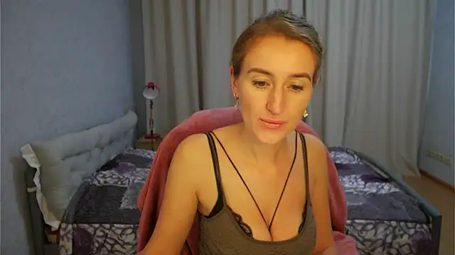 Snapshot of Sophiloren chatting on 06-03-26, 03:39 Sophiloren online show from 06-03-26, 03:39