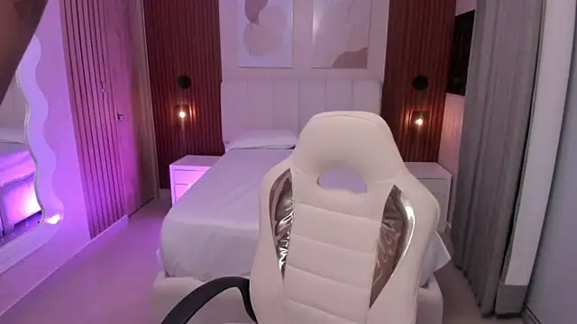 Leah Sweetie online show from 10-31-25, 10:23