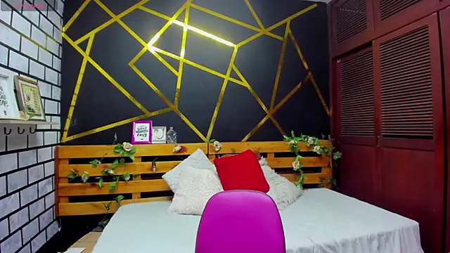 kathina giraldo online show from 10-22-25, 01:10