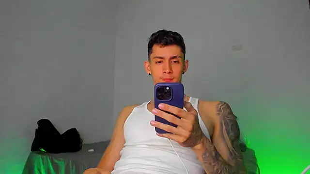 OliverBennet online show from 02-27-25, 01:19