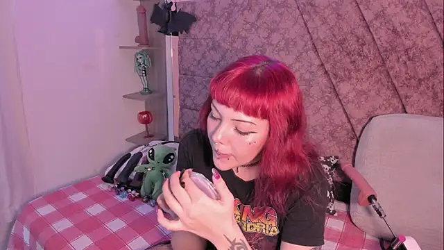 Sarah-Stoner online show from 11-24-25, 09:37