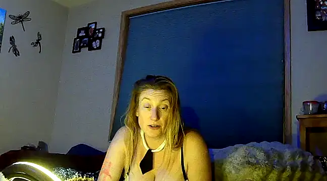 Snapshot of lilyhornyhousewife chatting on 12-21-24, 11:44 lilyhornyhousewife online show from 12-21-24, 11:44