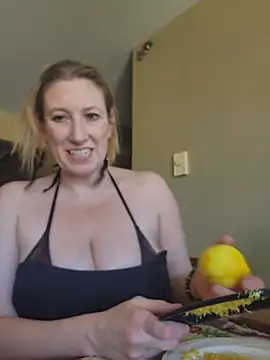 Snapshot of lilyhornyhousewife chatting on 06-19-26, 07:20 lilyhornyhousewife online show from 06-19-26, 07:20