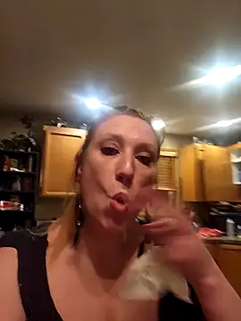Snapshot of lilyhornyhousewife chatting on 01-19-25, 12:39 lilyhornyhousewife online show from 01-19-25, 12:39