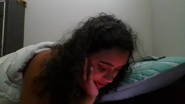 Snapshot of cinnaminnie chatting on 11-15-25, 04:55 cinnaminnie online show from 11-15-25, 04:55