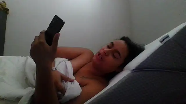 Snapshot of cinnaminnie chatting on 11-14-25, 03:37 cinnaminnie online show from 11-14-25, 03:37