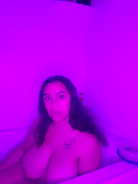 Snapshot of cinnaminnie chatting on 03-24-26, 03:39 cinnaminnie online show from 03-24-26, 03:39