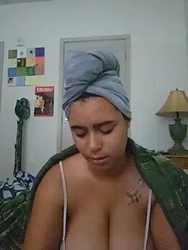 Snapshot of cinnaminnie chatting on 07-07-26, 02:53 cinnaminnie online show from 07-07-26, 02:53