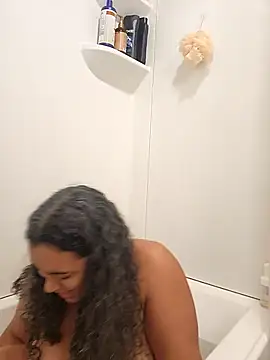 Snapshot of cinnaminnie chatting on 04-13-26, 02:54 cinnaminnie online show from 04-13-26, 02:54