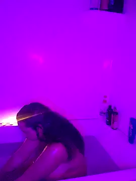 Snapshot of cinnaminnie chatting on 03-30-26, 04:30 cinnaminnie online show from 03-30-26, 04:30