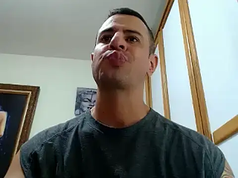 Snapshot of nicolay_74 chatting on 02-14-25, 04:09 nicolay 74 online show from 02-14-25, 04:09