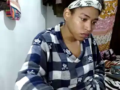 Snapshot of miriam775 chatting on 03-14-25, 11:23 miriam775 online show from 03-14-25, 11:23