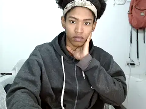 Snapshot of miriam775 chatting on 10-07-25, 11:33 miriam775 online show from 10-07-25, 11:33