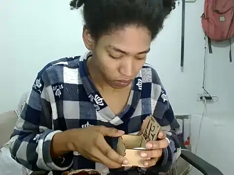 Snapshot of miriam775 chatting on 09-27-25, 11:16 miriam775 online show from 09-27-25, 11:16