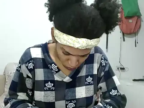 Snapshot of miriam775 chatting on 09-28-25, 07:48 miriam775 online show from 09-28-25, 07:48