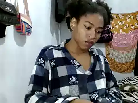 Snapshot of miriam775 chatting on 03-13-25, 11:19 miriam775 online show from 03-13-25, 11:19