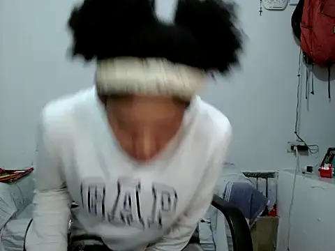 Snapshot of miriam775 chatting on 10-02-25, 03:54 miriam775 online show from 10-02-25, 03:54