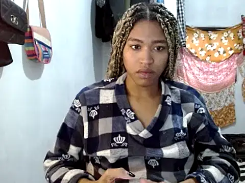 Snapshot of miriam775 chatting on 02-05-25, 12:27 miriam775 online show from 02-05-25, 12:27