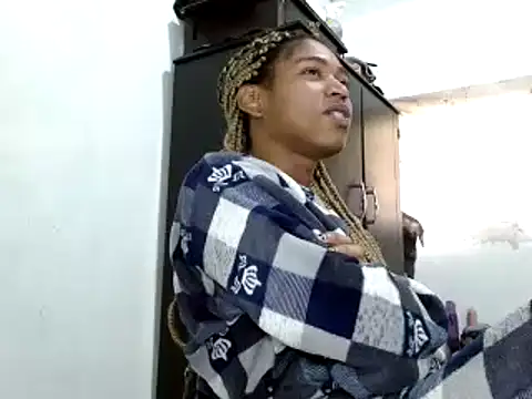 Snapshot of miriam775 chatting on 01-27-25, 02:57 miriam775 online show from 01-27-25, 02:57