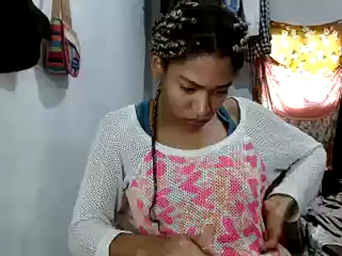 Snapshot of miriam775 chatting on 02-27-25, 03:05 miriam775 online show from 02-27-25, 03:05