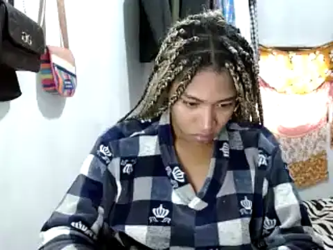 Snapshot of miriam775 chatting on 02-08-25, 01:11 miriam775 online show from 02-08-25, 01:11