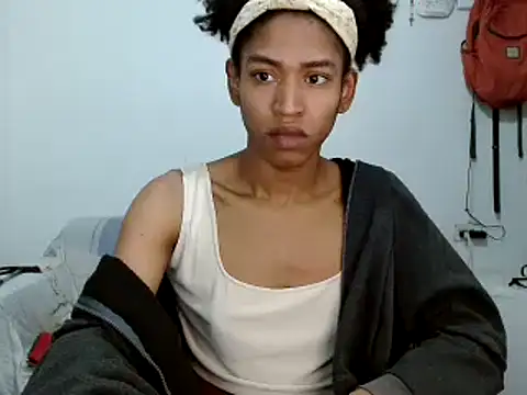 Snapshot of miriam775 chatting on 10-06-25, 08:31 miriam775 online show from 10-06-25, 08:31