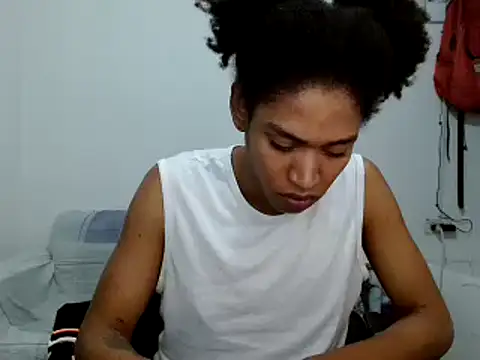 Snapshot of miriam775 chatting on 10-09-25, 11:27 miriam775 online show from 10-09-25, 11:27