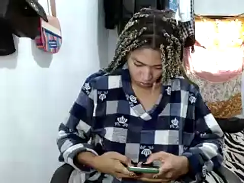 Snapshot of miriam775 chatting on 02-17-25, 01:00 miriam775 online show from 02-17-25, 01:00