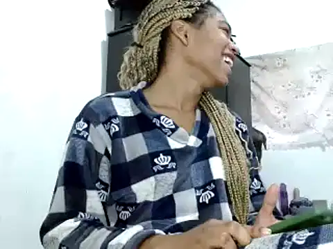 Snapshot of miriam775 chatting on 01-27-25, 11:43 miriam775 online show from 01-27-25, 11:43