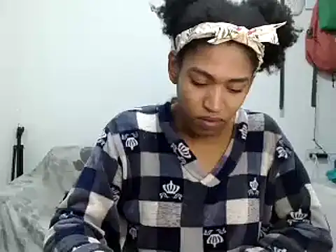 Snapshot of miriam775 chatting on 09-09-25, 03:27 miriam775 online show from 09-09-25, 03:27